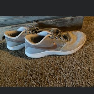 nike tennis shoes